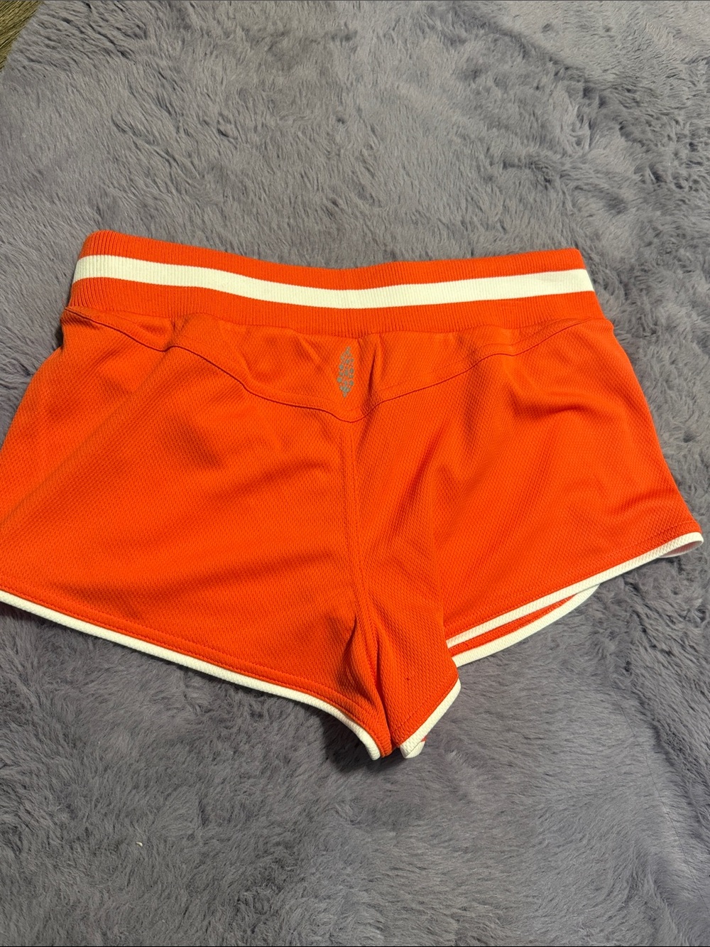 Orange short